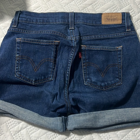 Levi 515 size 6 Jean short - Picture 2 of 2